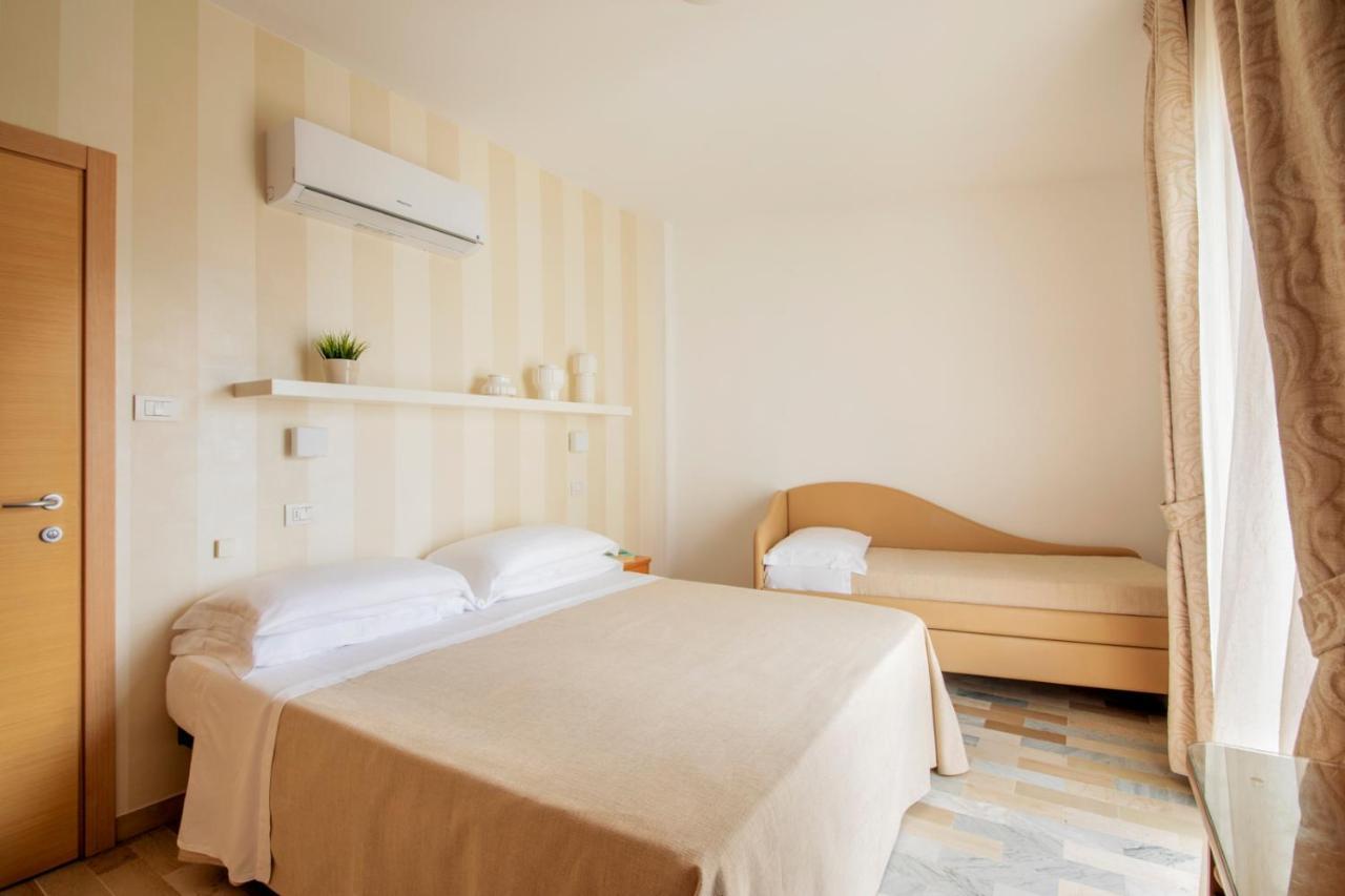 Hotel Bernard San Benedetto del Tronto Esterno foto