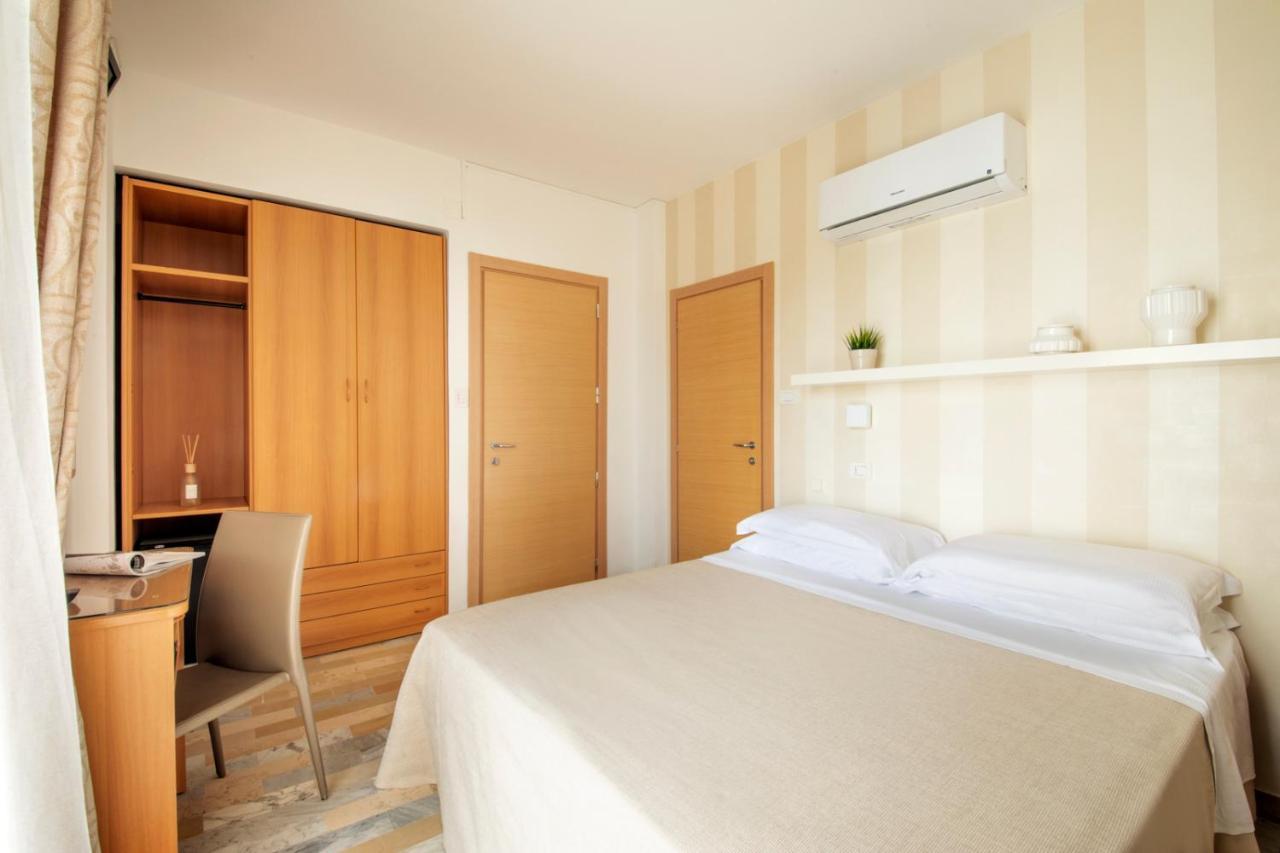 Hotel Bernard San Benedetto del Tronto Esterno foto
