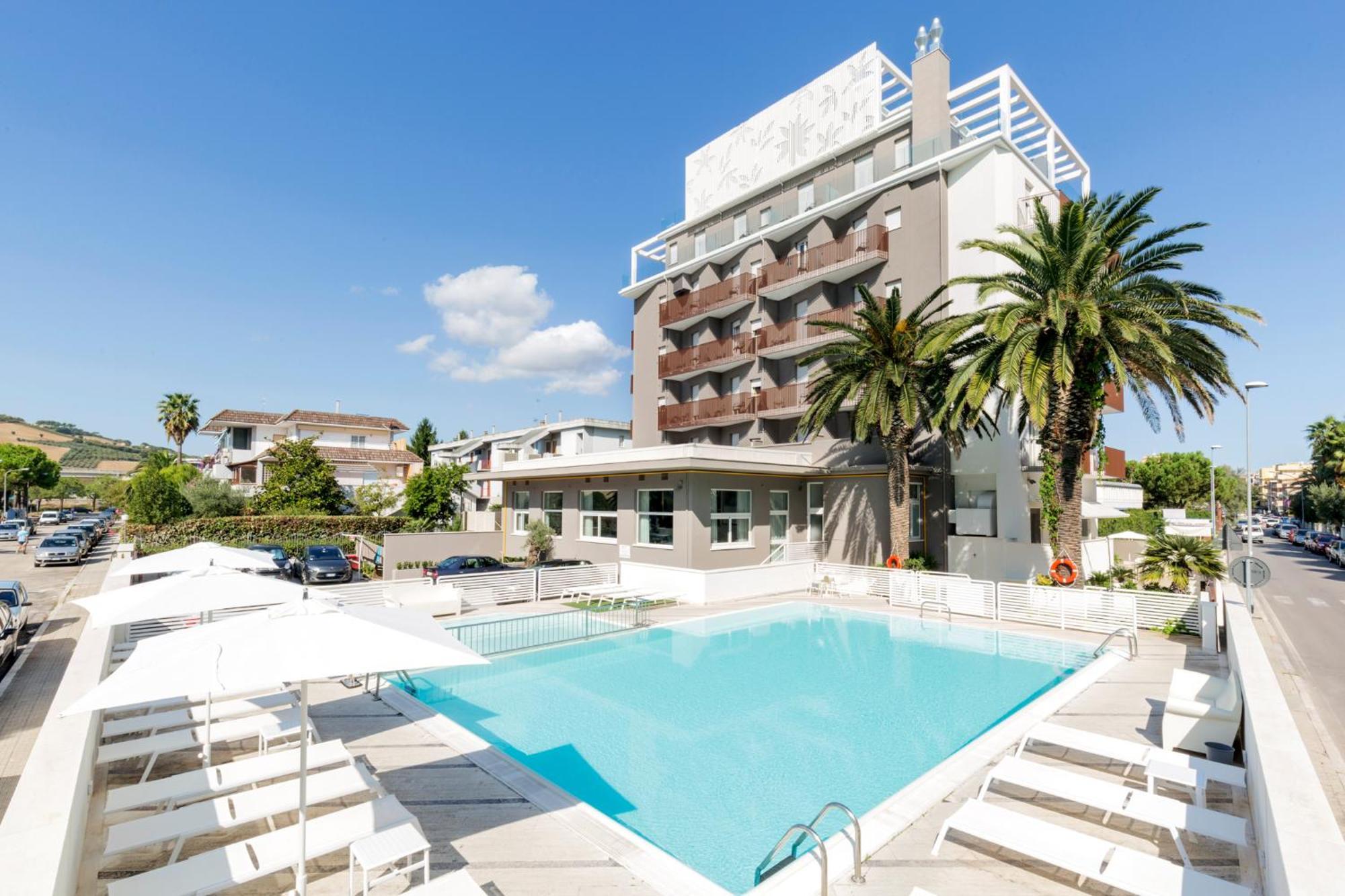 Hotel Bernard San Benedetto del Tronto Esterno foto