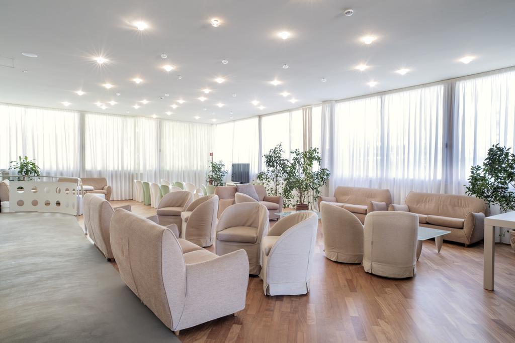 Hotel Bernard San Benedetto del Tronto Esterno foto