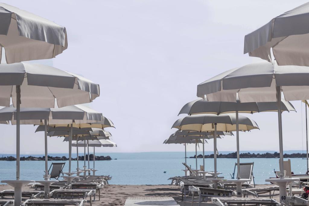 Hotel Bernard San Benedetto del Tronto Esterno foto
