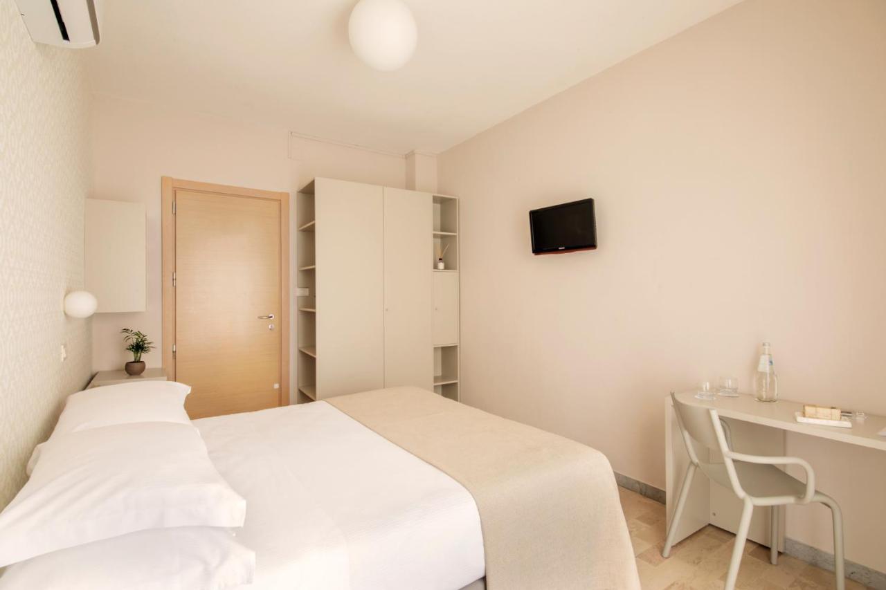 Hotel Bernard San Benedetto del Tronto Esterno foto