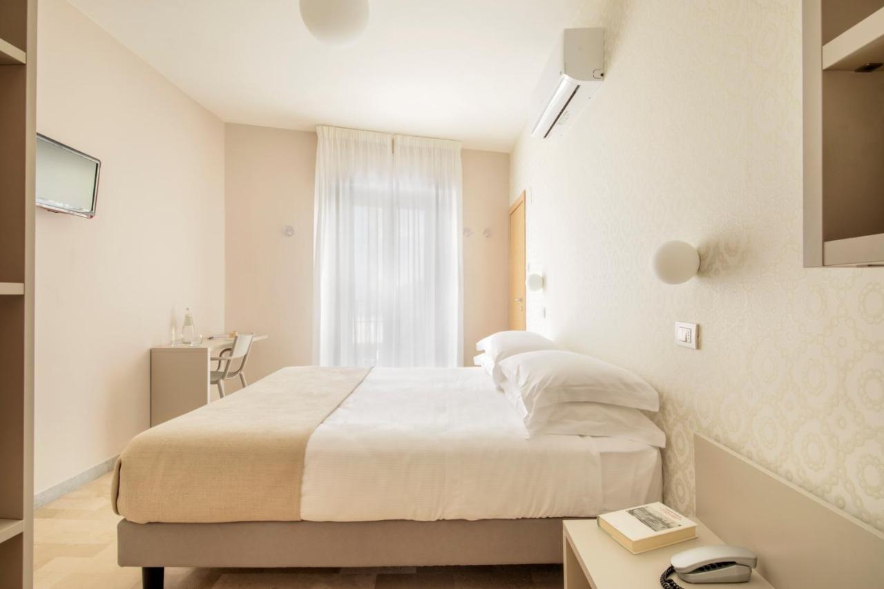 Hotel Bernard San Benedetto del Tronto Esterno foto