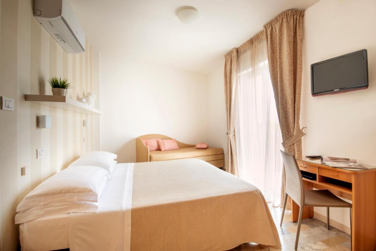 Hotel Bernard San Benedetto del Tronto Esterno foto